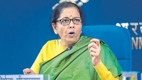 ഇന്ത്യ പൗരത്വം നൽകിയ അഭയാർത്ഥികളുടെ കണക്ക് പുറത്തുവിട്ട് നിർമ്മല സീതാരാമൻ.