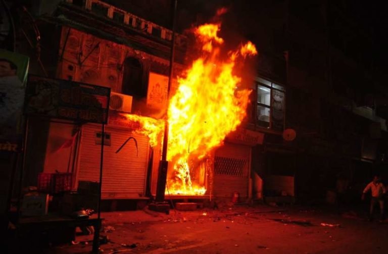 ബാറ്റ  തിരുവനന്തപുരം ഷോറൂമിൽ തീപിടിത്തം, ലക്ഷങ്ങളുടെ നഷ്ടം