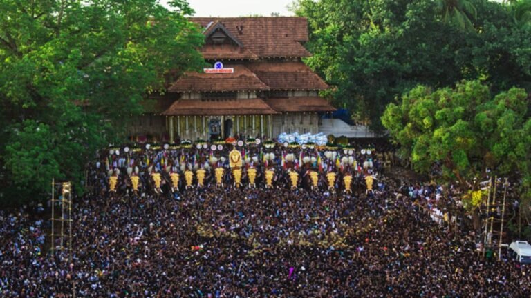 പൂരങ്ങളുടെ പൂരമായ തൃശ്ശൂർ പൂരത്തിന് ഇന്ന് കൊടിയേറും