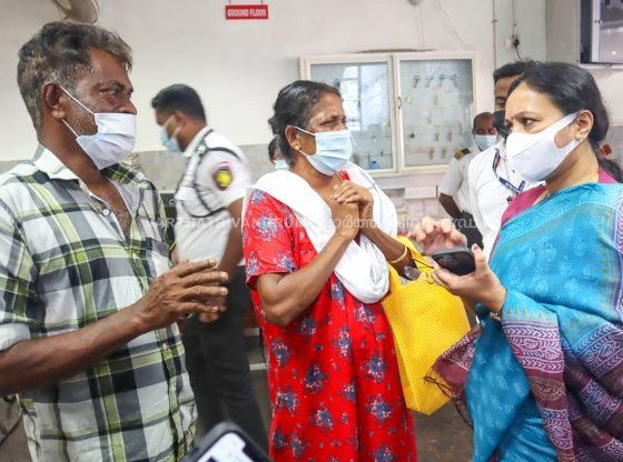ഭർത്താവിന്റെ വെട്ടേറ്റ് ചികിത്സയിലുള്ള വിദ്യയെ ആരോഗ്യ വകുപ്പ് മന്ത്രി വീണാ ജോർജ് സന്ദർശിച്ചു