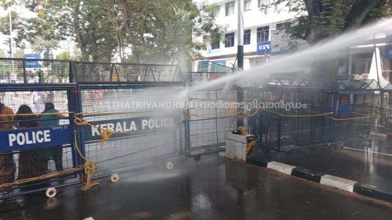 കോർപറേഷൻ മൂന്നാം ദിനവും സംഘർഷ ഭരിതം