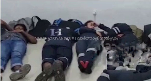മലയാളികൾ ഉൾപെടുന്ന നാവികരുമയുള്ള ആശയ വിനിമയം നഷ്ടപെട്ടു. ദുരൂഹത വർധിക്കുന്നു.