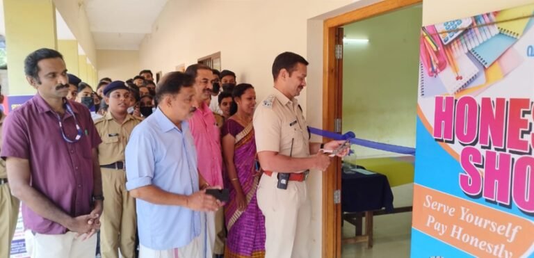സത്യസന്ധതയുടെ പീടിക തുറന്ന് അവനവഞ്ചേരി ഗവ. ഹൈസ്കൂളിലെ കുട്ടി പോലീസ്