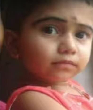 നിര്‍ത്തിയിട്ട ടോറസ് ലോറിക്ക് പിന്നില്‍ കാറിടിച്ച് നാലു വയസുകാരി മരിച്ചു