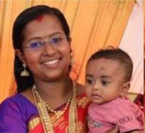 പരവൂരിൽ ട്രെയിന് മുന്നിൽ ചാടി യുവതിയും കുഞ്ഞും ജീവനൊടുക്കി