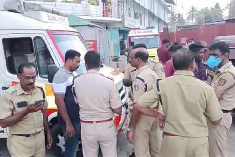 കായംകുളത്ത്‌ ആശുപത്രി ജീവനക്കാർക്ക് കുത്തേറ്റു