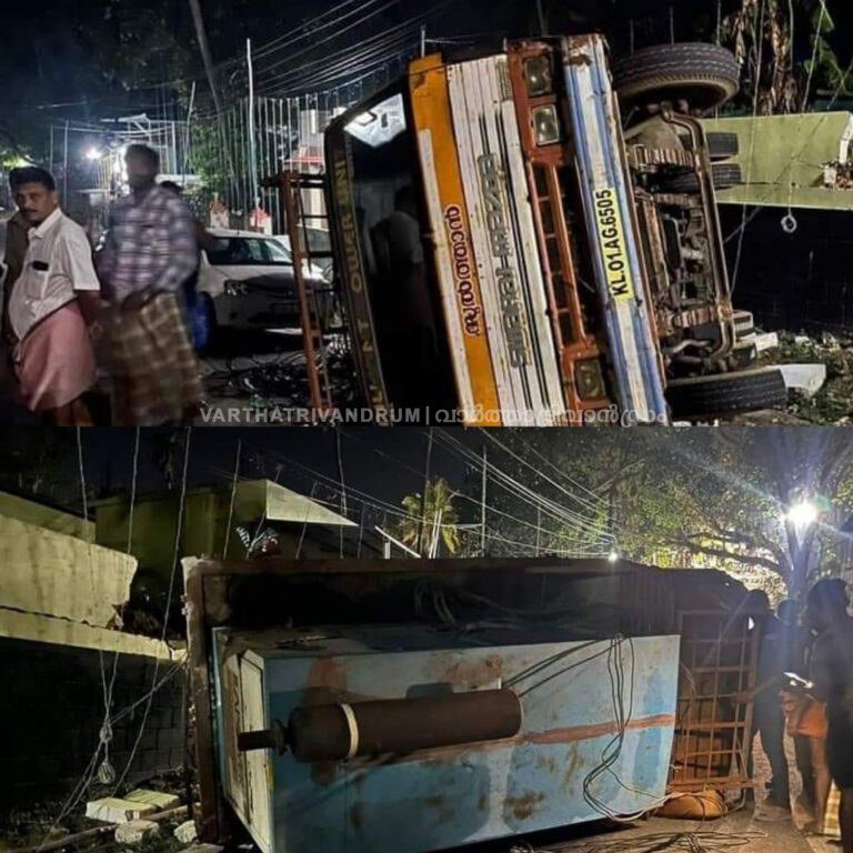 നാവായിക്കുളത്ത് പവർ യൂണിറ്റ് കൊണ്ടുവന്ന വാഹനം മറിഞ്ഞു, ഡ്രൈവറെ രക്ഷപ്പെടുത്തി കല്ലമ്പലം ഫയർ ഫോഴ്‌സ്
