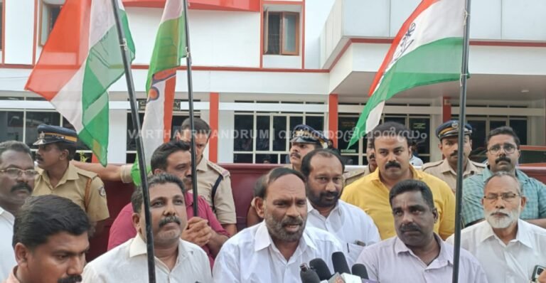 ഫെയ്സ്‌ബുക്ക് വഴി രാഹുൽ ഗാന്ധിയെ അപമാനിച്ചു,ആറ്റിങ്ങൽ അമർ ഹോസ്പിറ്റൽ ഉടമ ഡോ: രാധാകൃഷ്ണനെതിരെ കോൺഗ്രസ്‌ ആറ്റിങ്ങൽ മണ്ഡലം കമ്മിറ്റിയുടെ പ്രതിഷേധം