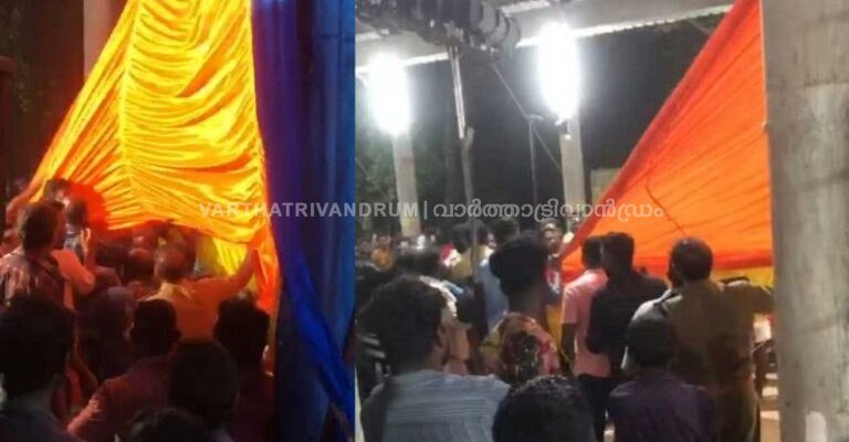 ബലികുടീരങ്ങളേ പാടിയില്ല,നമസ്കരിപ്പൂ ഭാരതം പാടി; ഉത്സവഗാനമേളയ്ക്കിടെ സംഘർഷം