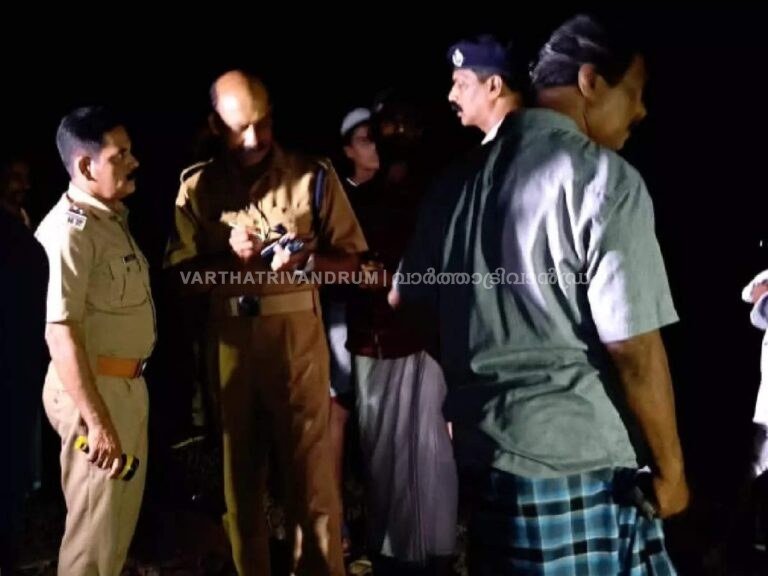 തീവണ്ടിയിൽ യാത്രക്കാരെ പെട്രോളൊഴിച്ച് കൊലപ്പെടുത്താൻ ശ്രമം; 3 പേർ ട്രാക്കിൽ മരിച്ച നിലയിൽ, അക്രമം ആസൂത്രിതം,ദൃശ്യം ലഭിച്ചു, അക്രമി ടിക്കറ്റ് റിസർവ്‌ചെയ്തിരുന്നില്ല