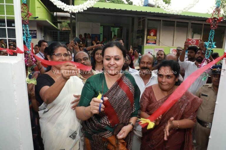 വലിയകുന്ന് താലൂക്ക് ആശുപത്രിയിലെ നവീകരിച്ച ഒ.പി ബ്ലോക്കിന്റെ ഉദ്ഘാടനം ആരോഗ്യ മന്ത്രി വീണ ജോർജ് നിർവഹിച്ചു