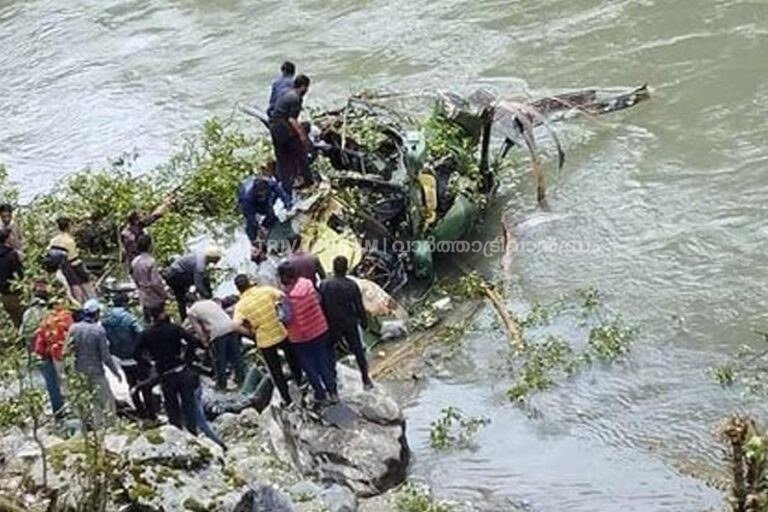 ജമ്മുകശ്മീരിലെ കിഷ്ത്വാറിൽ സൈന്യത്തിന്റെ ഹെലികോപ്റ്റർ തകർന്നു വീണു