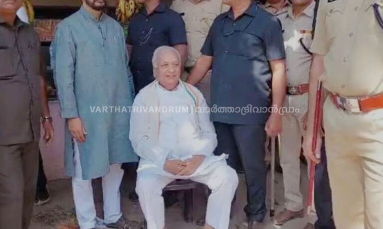 രണ്ട് മണിക്കൂര്‍ നേരം കച്ചവടം മുടങ്ങിയതിന് കടയുടമയ്ക്ക് ഗവര്‍ണര്‍ നഷ്ടപരിഹാരം നൽകി