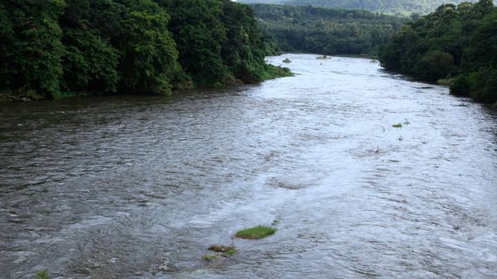 അപകടകരമായ രീതിയില്‍ ജലനിരപ്പ് ഉയരുന്നു, ഈ നദികളുടെ തീരത്തുള്ളവര്‍ ജാഗ്രത പാലിക്കണമെന്ന് മുന്നറിയിപ്പ്
